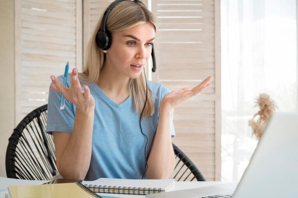 teacher in One-on-one Tutoring online Class on Laptop